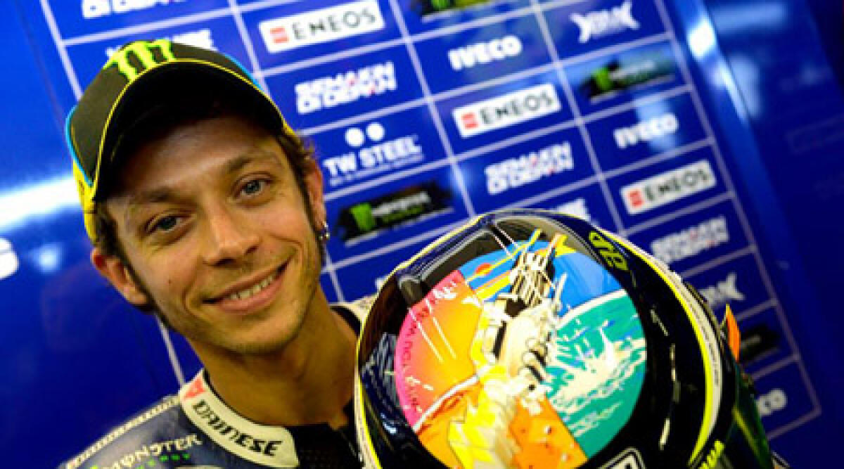 Motogp, "Wish you were here": la dedica a Simoncelli sul casco di Rossi -