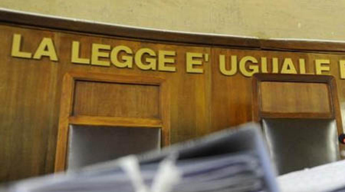 Rimini, confermata condanna a stalker napoletano. Minacci&ograve; anche un giornalista del Corriere Romagna - 