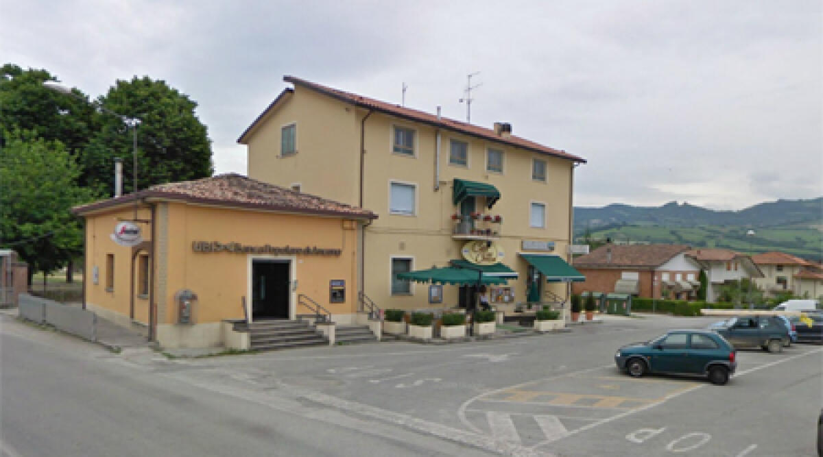 A Secchiano nasce centro di prima accoglienza per famiglie in gravi difficoltà economiche - Il Caffè del Centro di Secchiano, luogo in cui il giovane ha seminato lo scompiglio sabato mattina