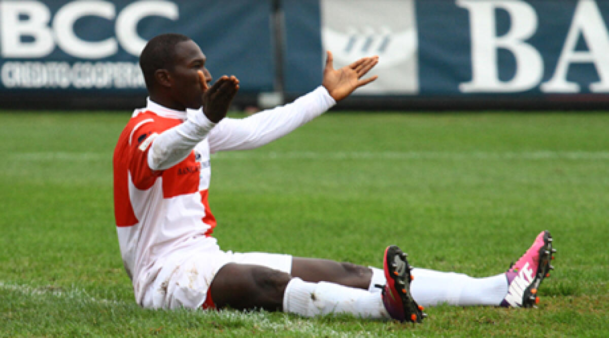 Calcio, il Rimini affonda. La Torres vince 2-0, biancorossi mai pericolosi - 