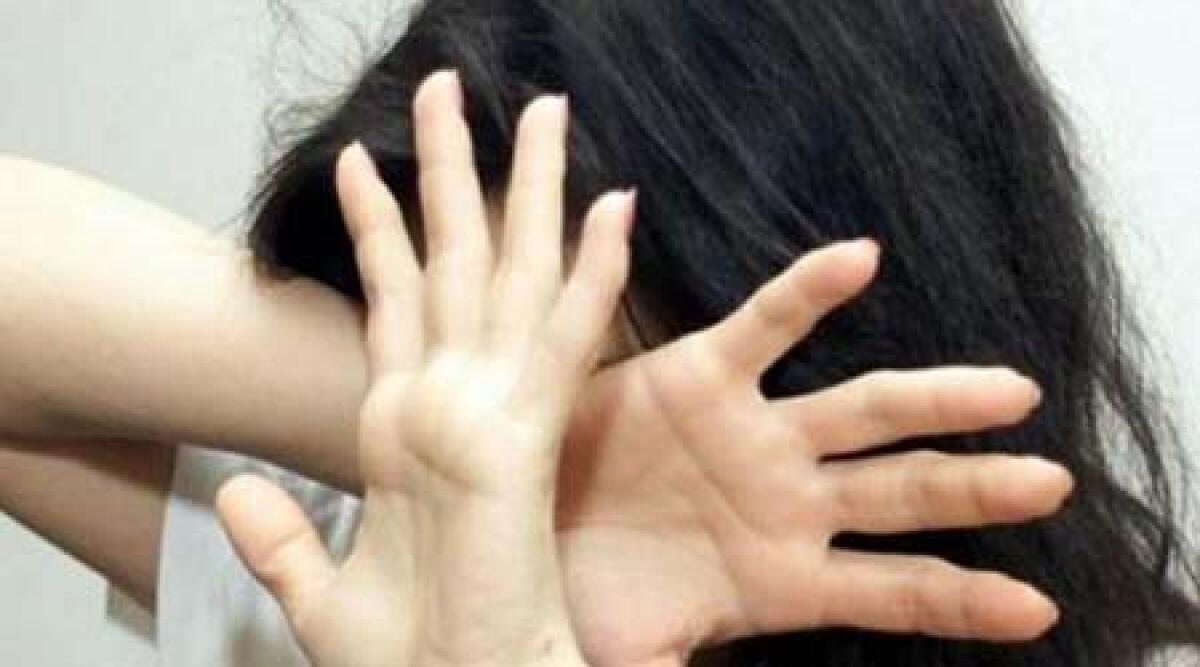 Rimini, minaccia con un cric la moglie. 30enne albanese, gi&agrave; agli arresti domiciliari, finisce in carcere - 