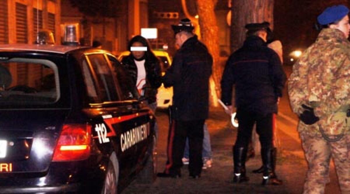 Foto notizia, Rimini: 26 prostitute fermate dai Carabinieri sulla Statale 16. Ci sono anche due italiane - 