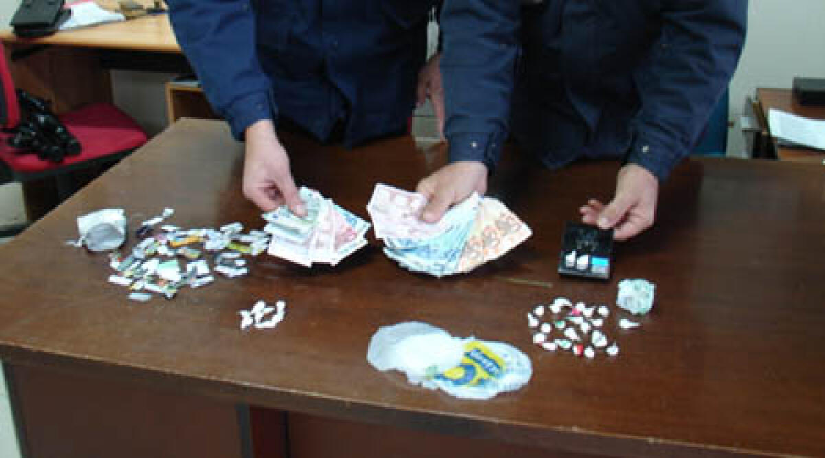 Market della droga in discoteca. Arrestati due spacciatori a Rimini: 83 dosi sequestrate - 