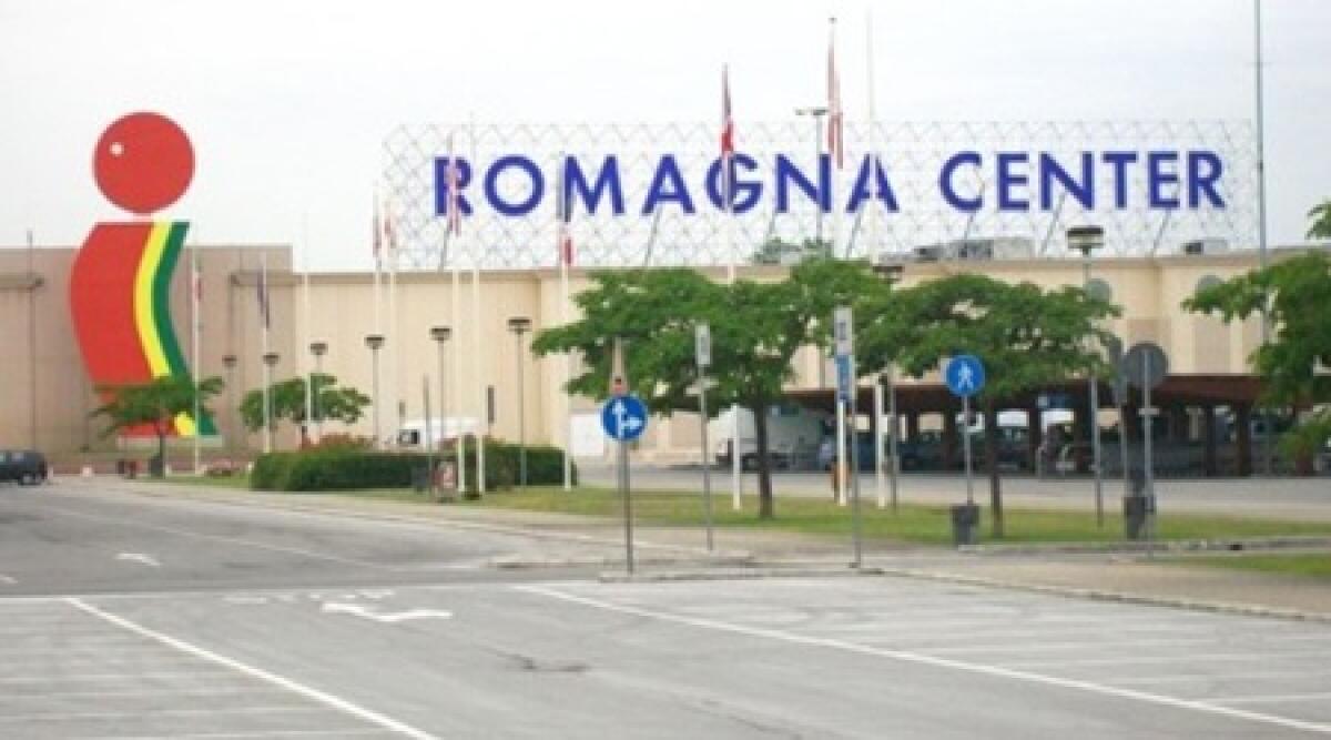 Rubava all'Iper con la complicità di un cassiere. Arrestati due riminesi, uno dipendente del supermercato -
