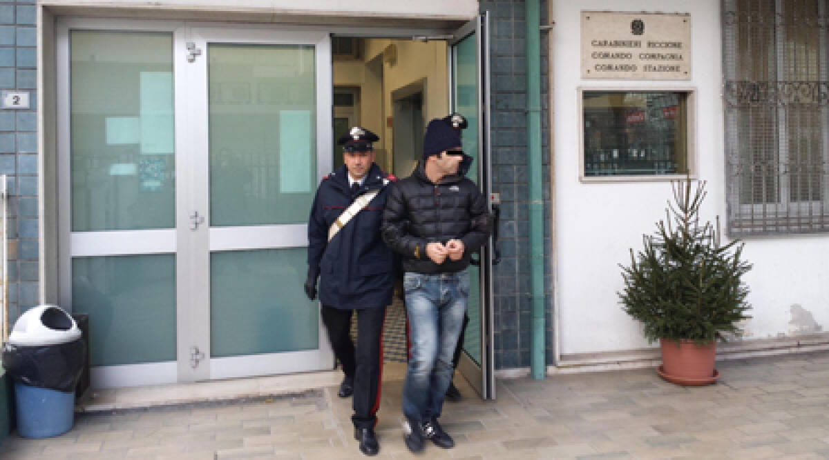 Video: notte da incubo per una 30enne. Segregata, malmenata e violentata. In manette 41enne -