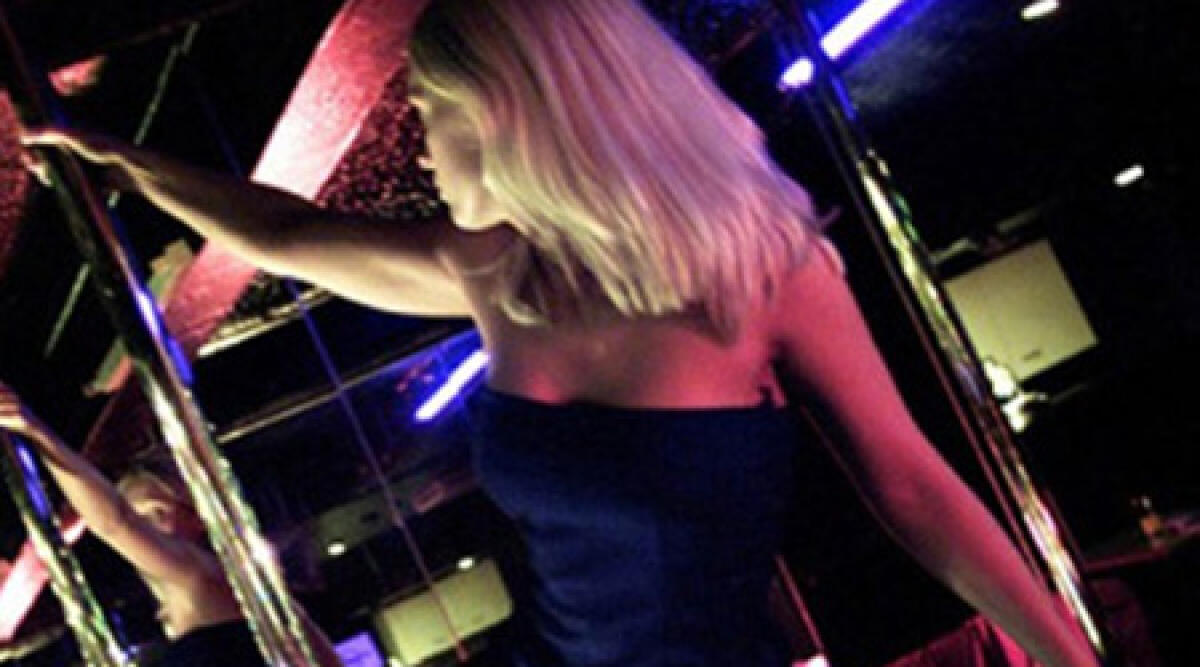 Video, Rimini: night Club con ballerine in nero, ma non solo. Piu' di 200 controlli, 65.000 euro di sanzioni -