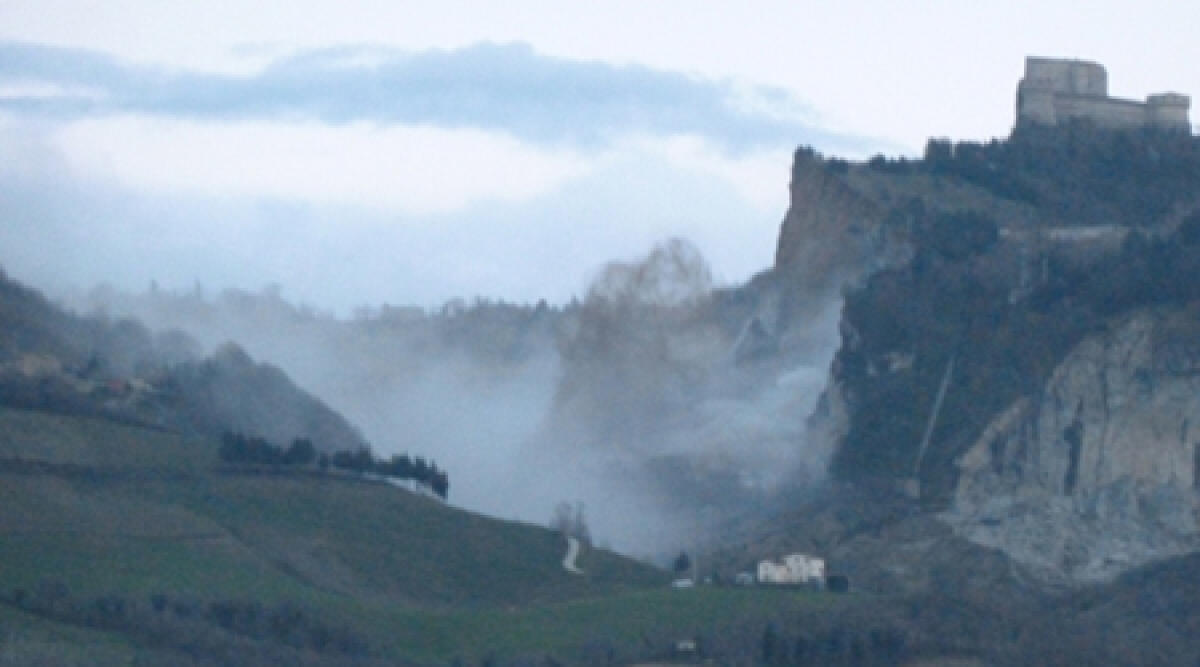 Frana San Leo. Verdi: 'Regione chieda intervento della Protezione civile nazionale' - 