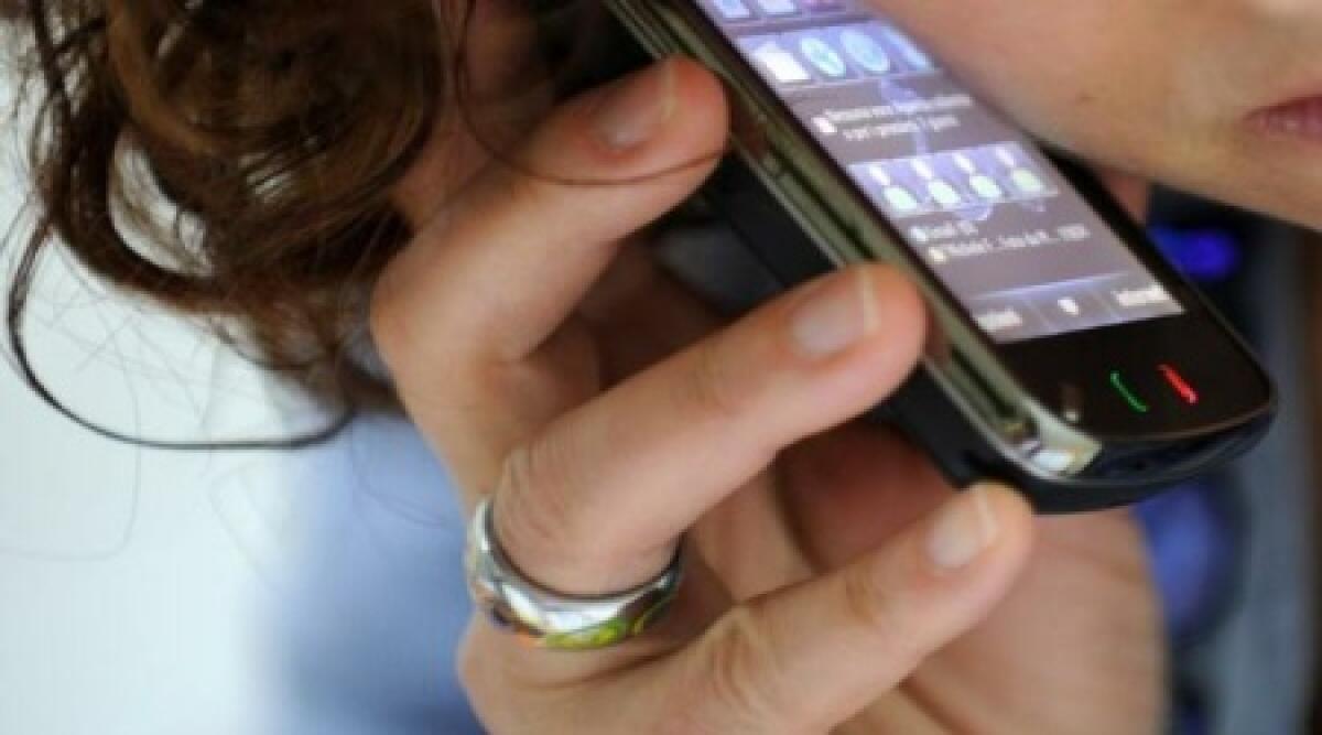 Corteggiatore molesto con pedinamenti, sms e mail. La donna presenta denuncia - 