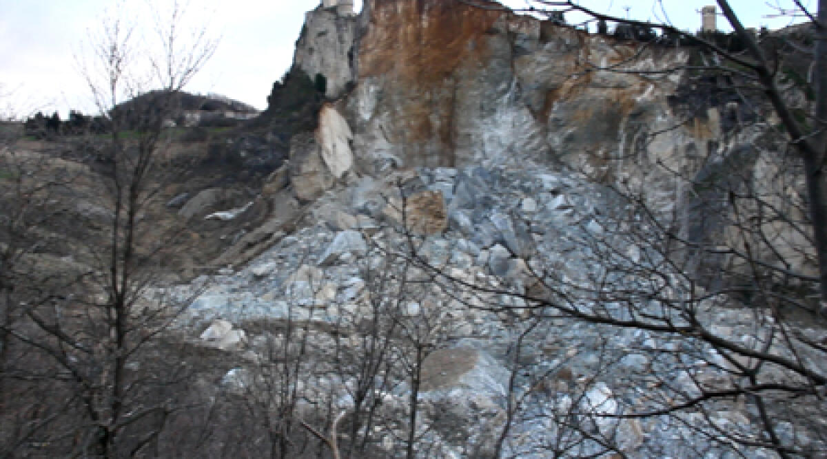 Video: frana San Leo, arrivano i geologi, gli sfollati con il fiato sospeso -
