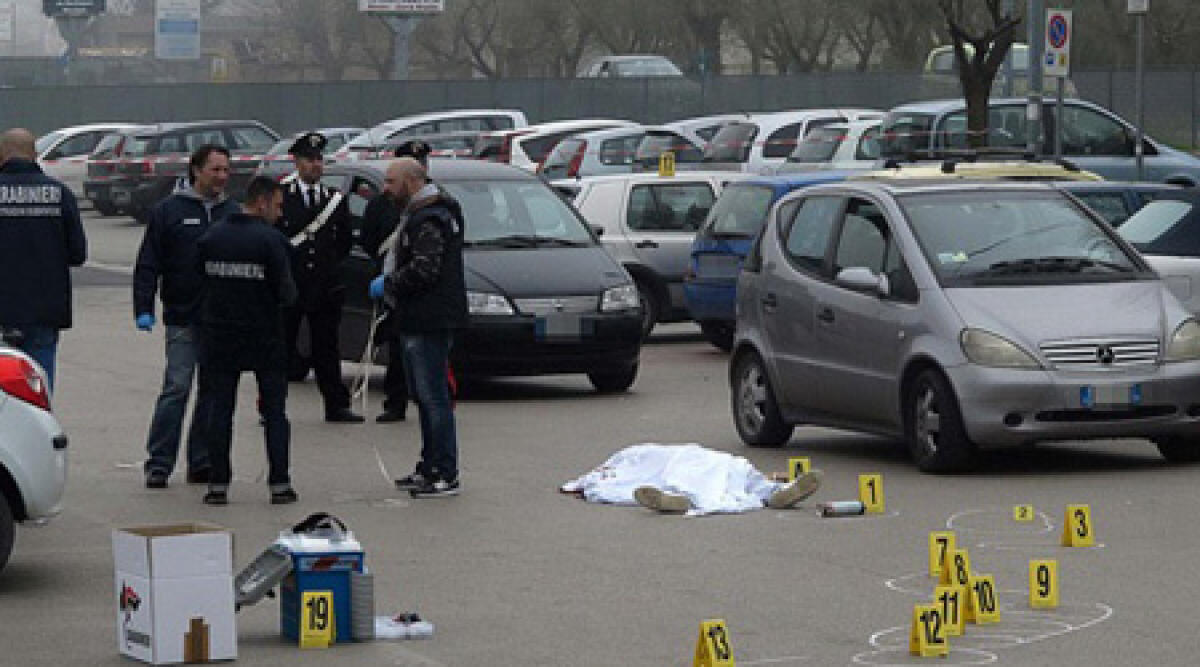 In fuga killer supermercato, &egrave; un camionista albanese: faida familiare dietro uccisione - 