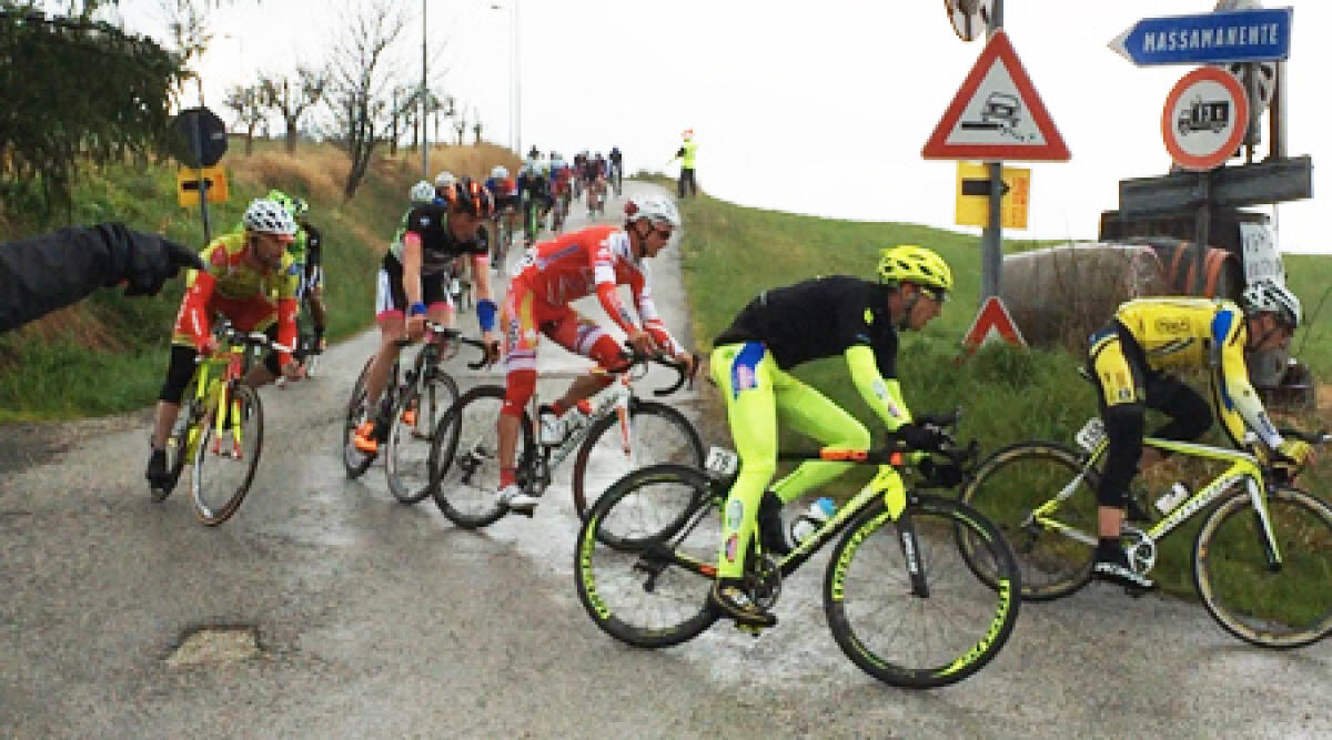 Ciclismo: video passaggio Passo delle Siepi di Novafeltria corsa Coppi e Bartali -