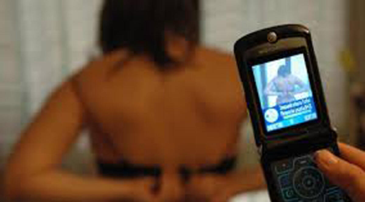 Rimini: ricatto a luci rosse, filmato rapporti intimi a tre - 