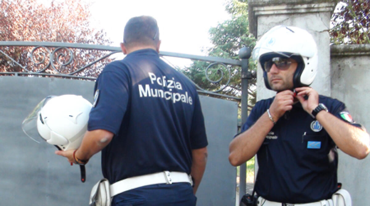 Bellaria. Guida ad oltranza ed altera i documenti. Denunciato autotrasporatore - 