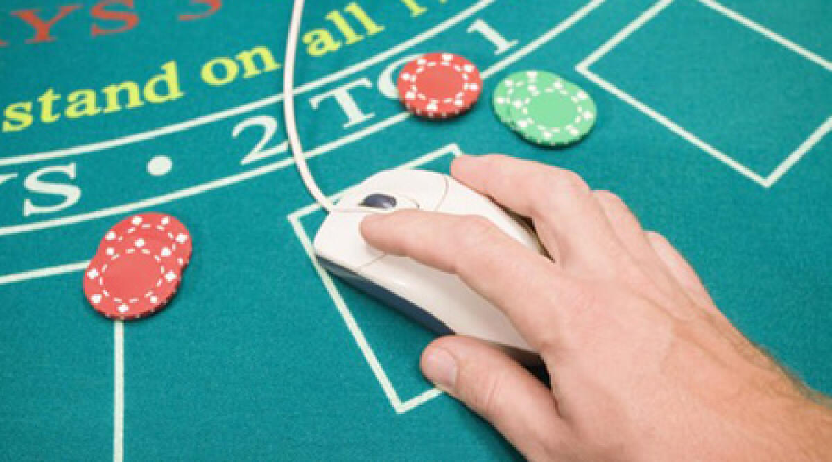 Enada: piccolo calo spesa degli italiani nel gioco, ma cresce quello on-line - 