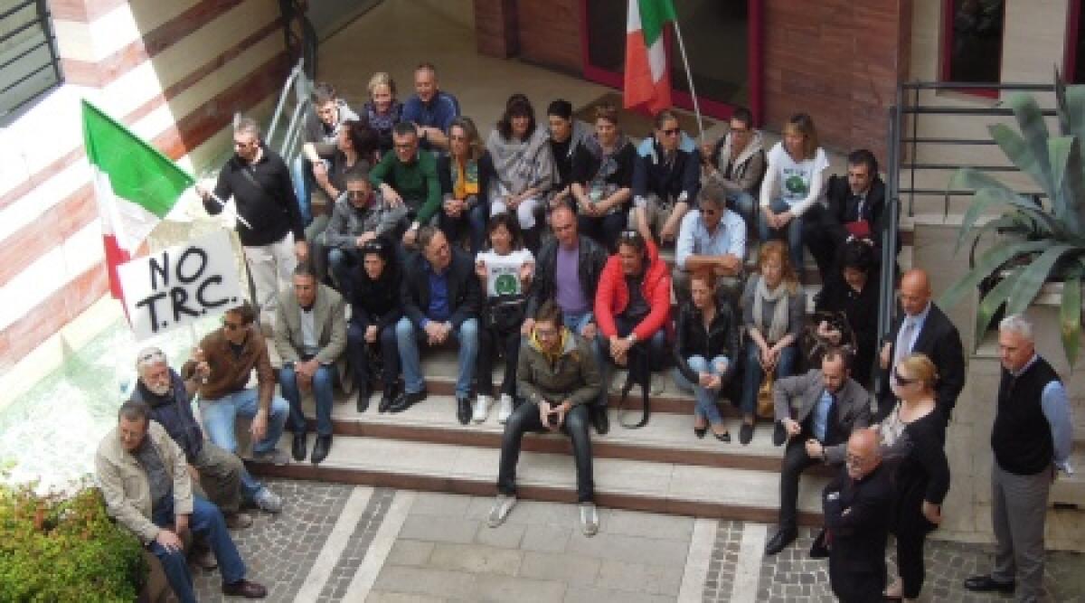 Riccione, gruppo anti Trc dal sindaco: i lavori continuano, pini 'salvi' fino al 25 maggio -