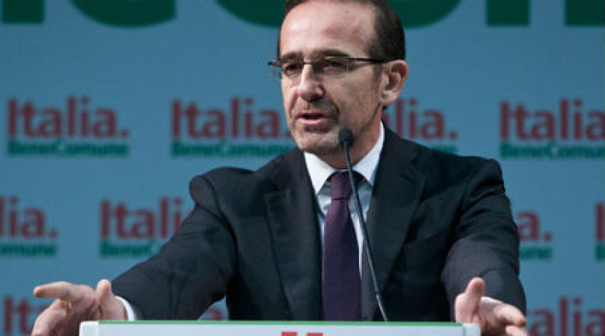 Aeroporto Fellini: il direttore snobba il viceministro, colpevole di aver incontrato i lavoratori - 