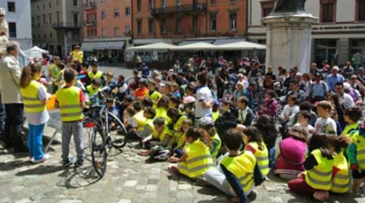Video: domenica sulle due ruote a Rimini con la 15° edizione di Bimbinbici -