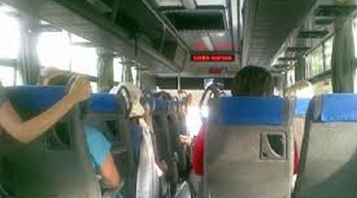 Riccione: pullman con falsa assicurazione, scoperto dopo un banale incidente - 