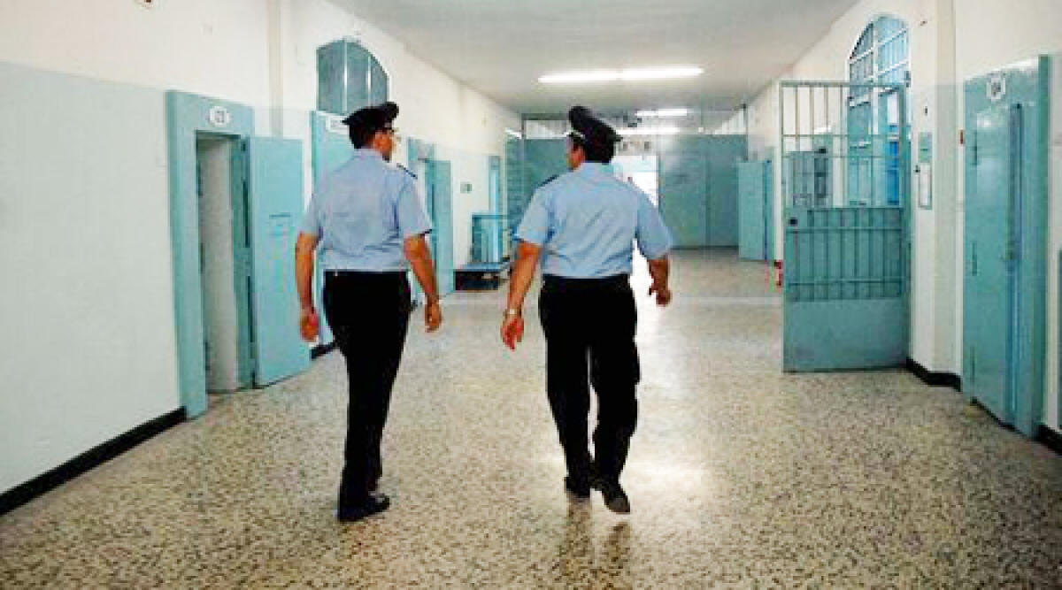 Arrestato a Rimini, continuava a spacciare dal carcere grazie a sorella - 