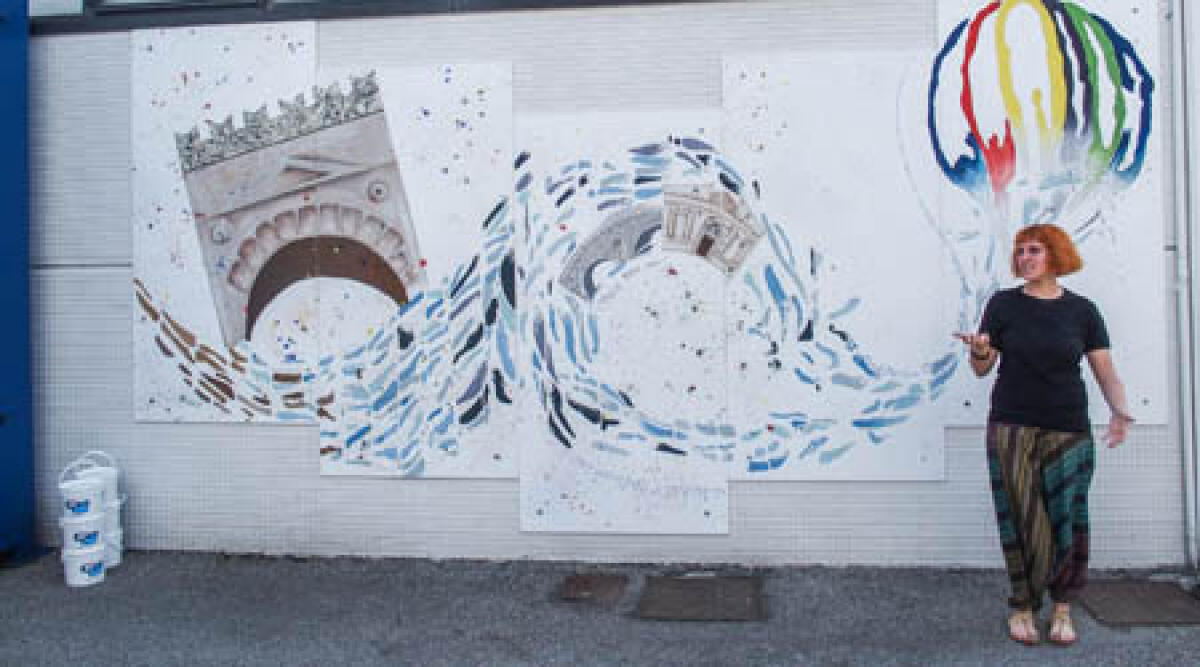 Foto: colorificio riminese decorato da murales degli studenti del Serpieri - 