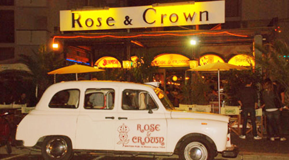 Video: buon compleanno Rose &amp; Crown! Il locale festeggia con Tony Hadley i 50 anni - 