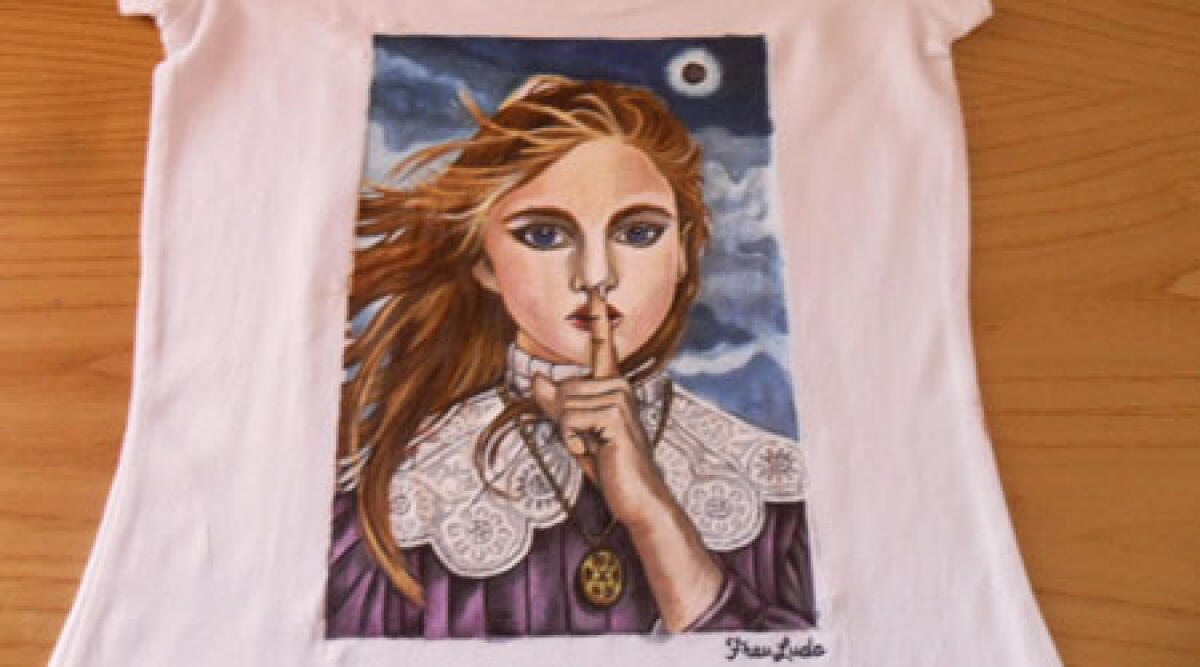 Rimini: l'arte dipinta sulle t-shirt, la sfida di Ludovica - 