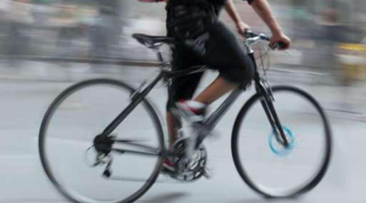 Gli rubano la bici e la riconosce su Lungomare Murri: presi due ladri - 