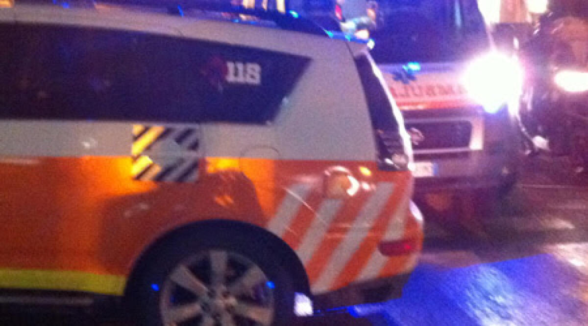 Rimini: auto contro moto in centro a Rimini, 18enne seriamente ferito - 