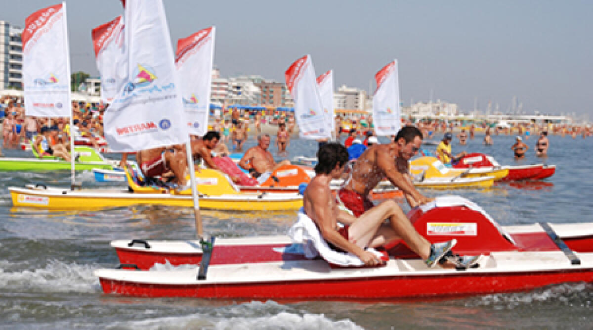 Misano: piloti di Superbike si trasferiscono in spiaggia per una gara di pedal&ograve; - 