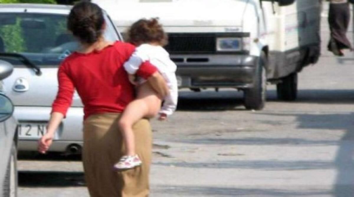 Ladra di portafogli in azione durante il mercato: rumena finisce in manette - 