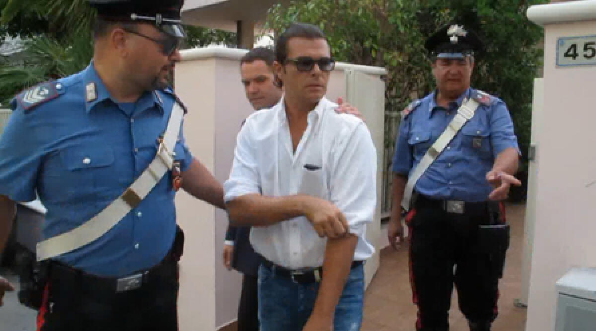 Alcool, droga, un Carabiniere gi&ugrave; dalle scale: arrestato a Riccione il cantante Grignani - 