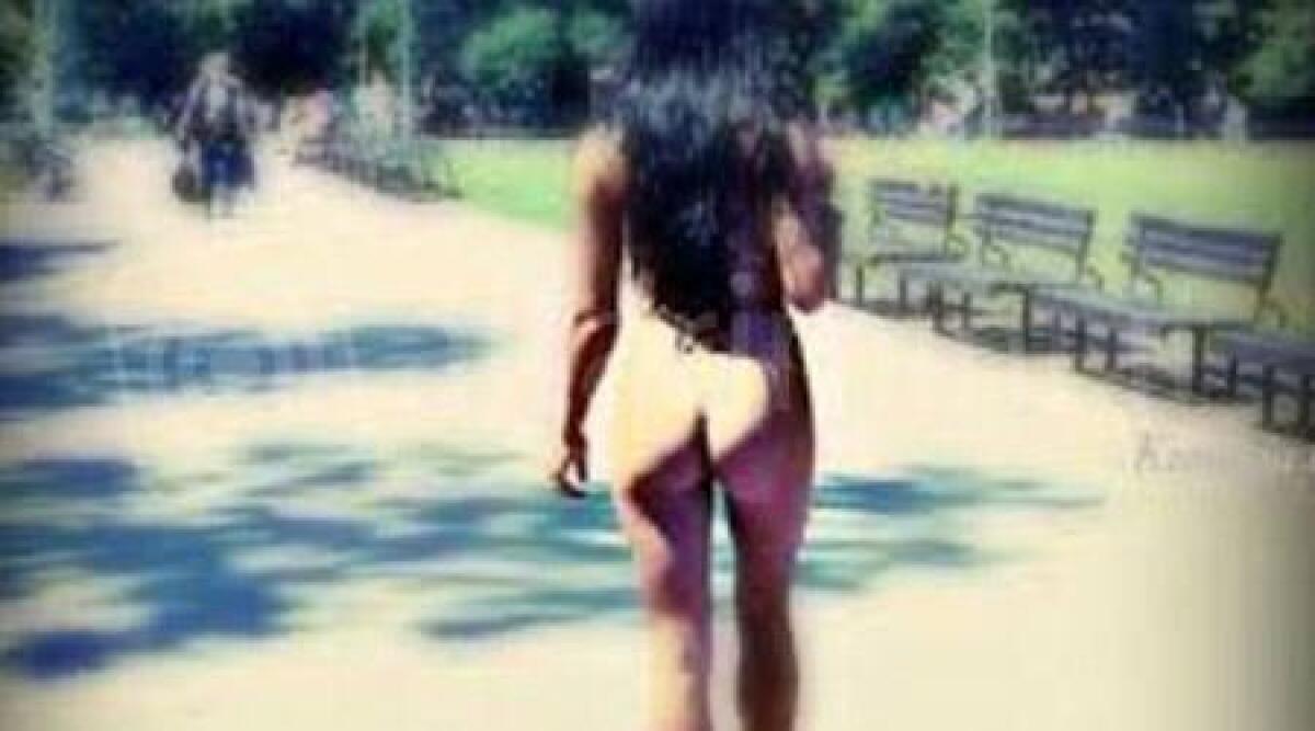 Rimini, in via Tirrenia spunta ragazza tutta nuda in strada - 