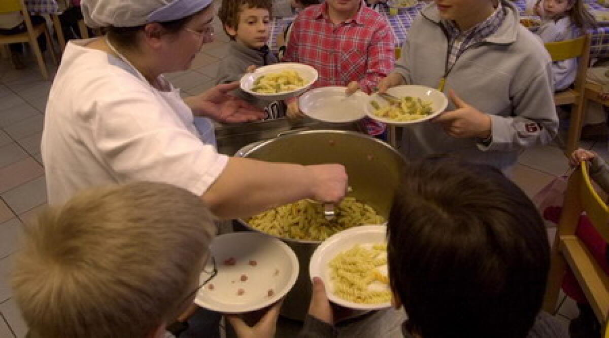 Servizio mensa nelle scuole di Rimini, aperto il bando -