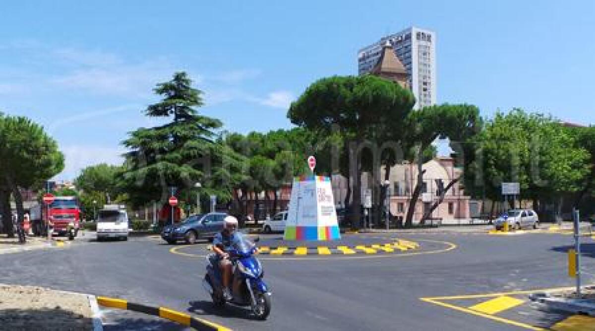 Ecco la nuova rotatoria all'incrocio tra via Savonarola e via Ravegnani - 