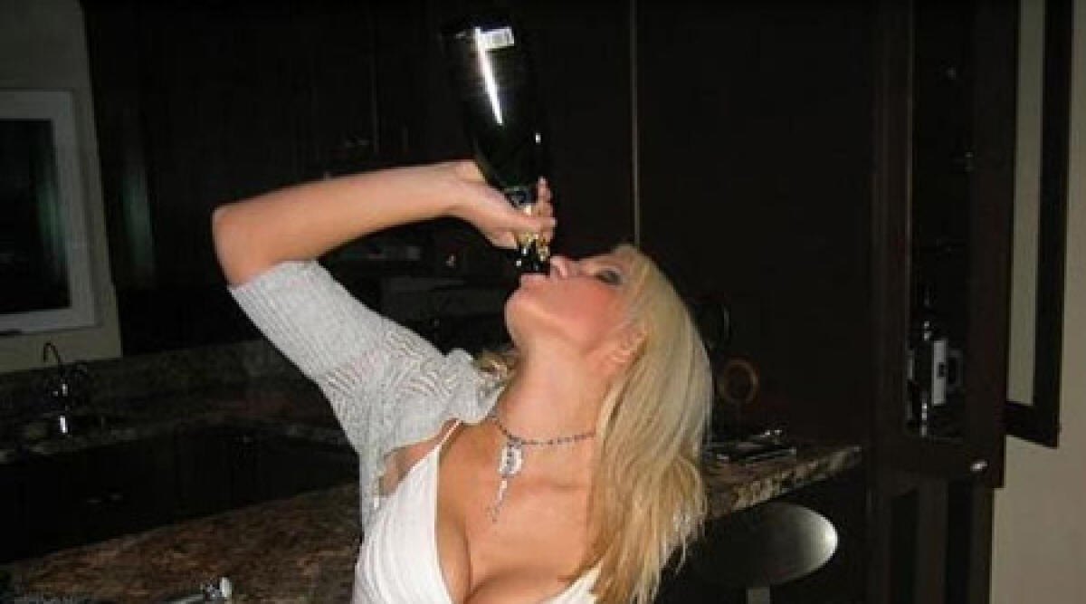 Ragazza ubriaca disturba i clienti di un hotel a Miramare, chiamato il 118 - 