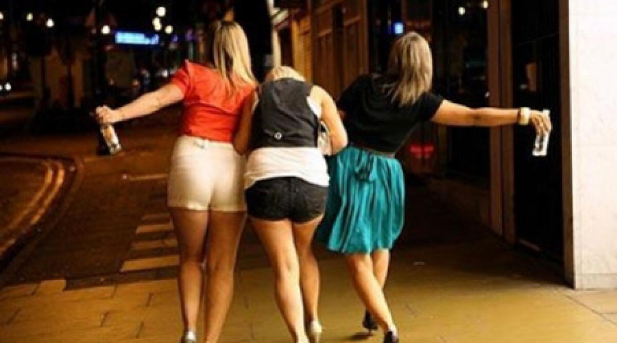 Alcol: "pizzicate" anche due donne ubriache e moleste - 