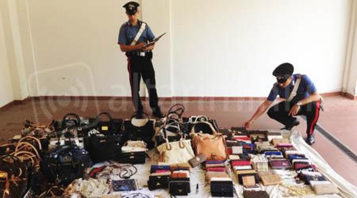 Rimini, trovati 2500 marchi da affiggere per merce abusiva. Stretta anche sui laser - 