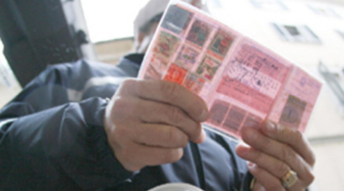 Video: giro di patenti false, indagate 27 persone. Si comprano a 700 euro -