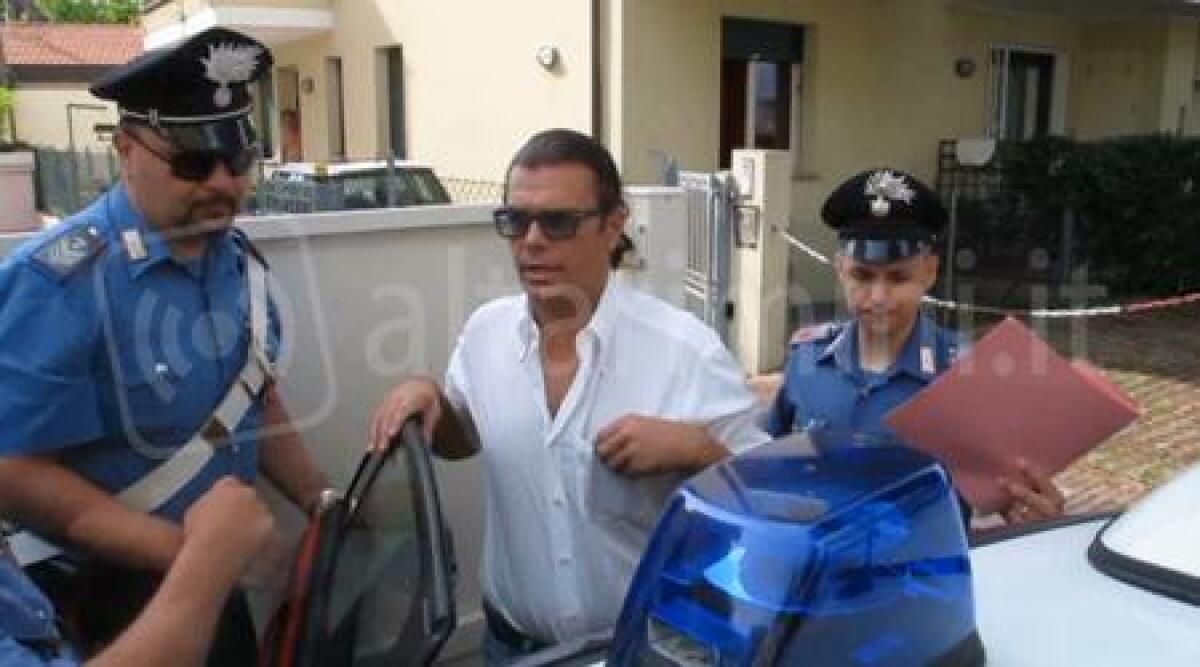 Video: calci e spintoni a due carabinieri di Riccione, Grignani patteggia un anno - 