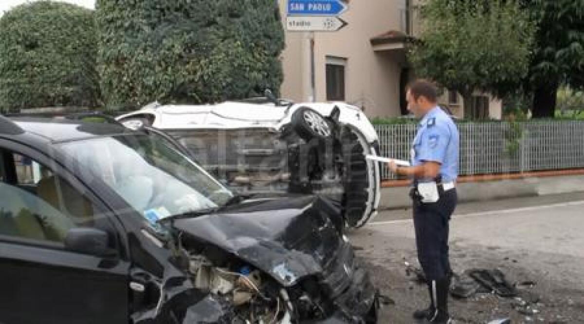 Video: spettacolare incidente a Corpol&ograve; di Rimini, per fortuna con feriti lievi - 