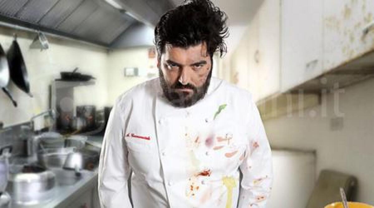 Cucina da incubo a San Marino: turiste trovano bicchieri e posate sudici - 