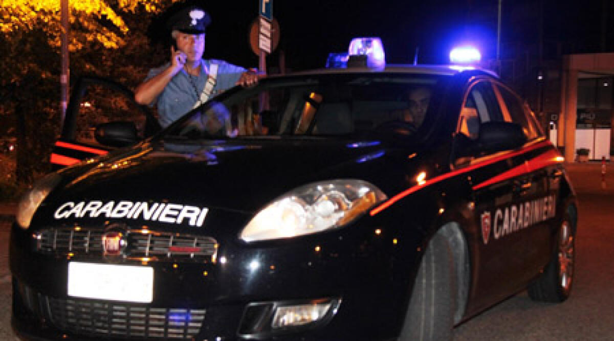 Controllo fuori ogni regola a coppia rumena: indagati due carabinieri -