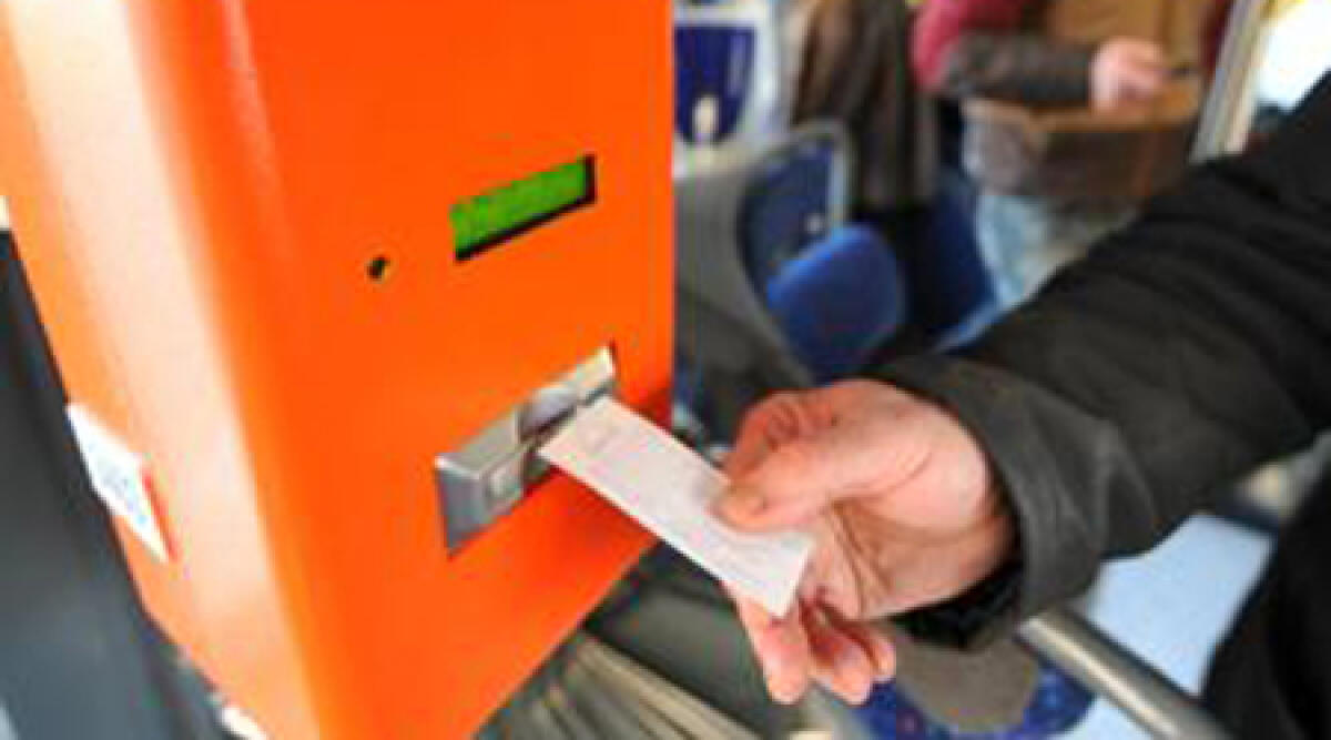 Biglietto non timbrato sul bus: due passeggeri vengono quasi alle mani - Biglietto REPERTORIO