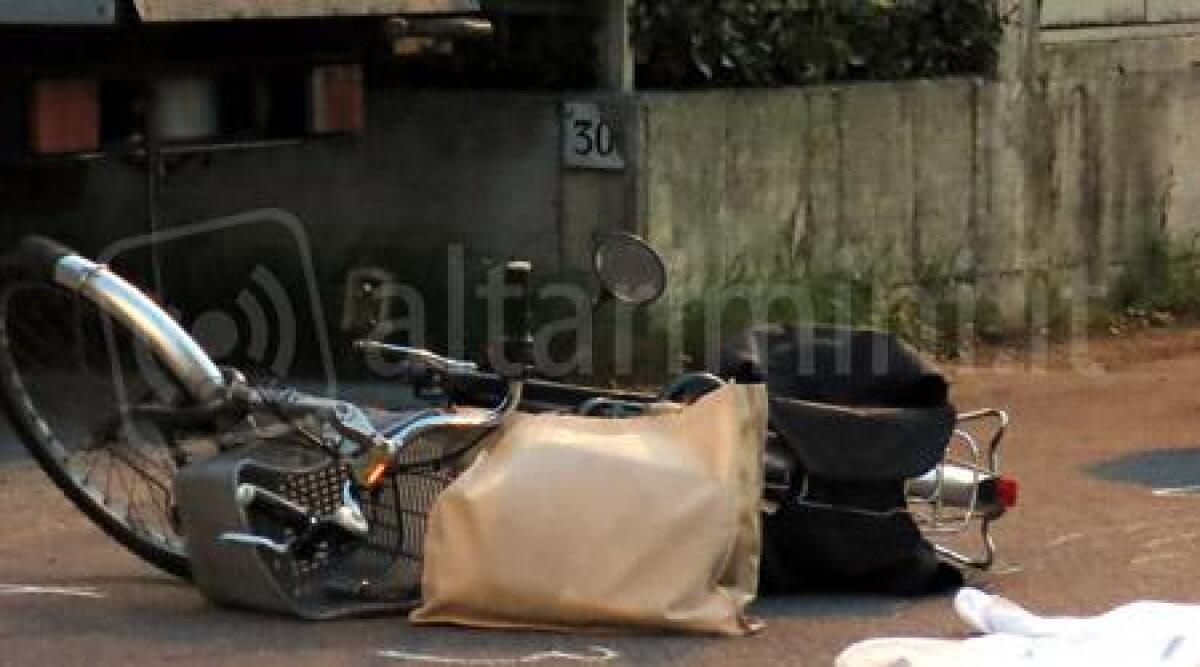 Foto: tragedia a Rimini, camion fa retromarcia e uccide 60enne in bici - 