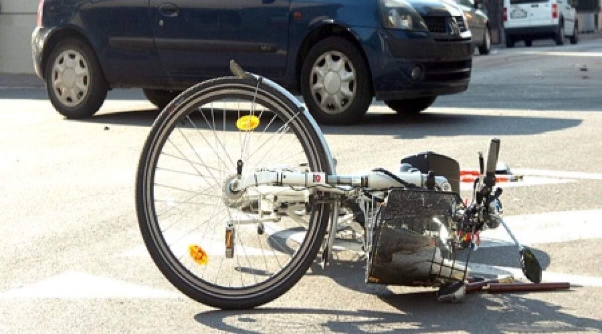 Santarcangelo: auto contro bici, 65enne grave al &quot;Bufalini&quot; - 