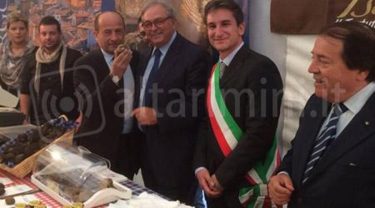 A Pergola seconda domenica con il tartufo, ospite il comico Pino Campagna -