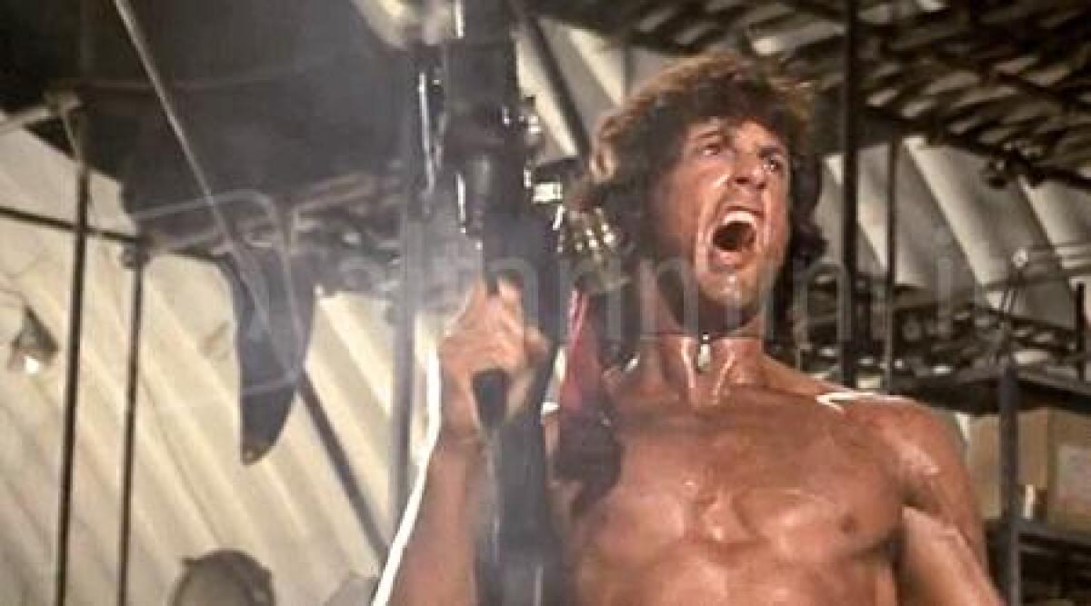 Vestito come Rambo semina terrore al mercato coperto di Rimini: 'ho ucciso 800 persone' - 