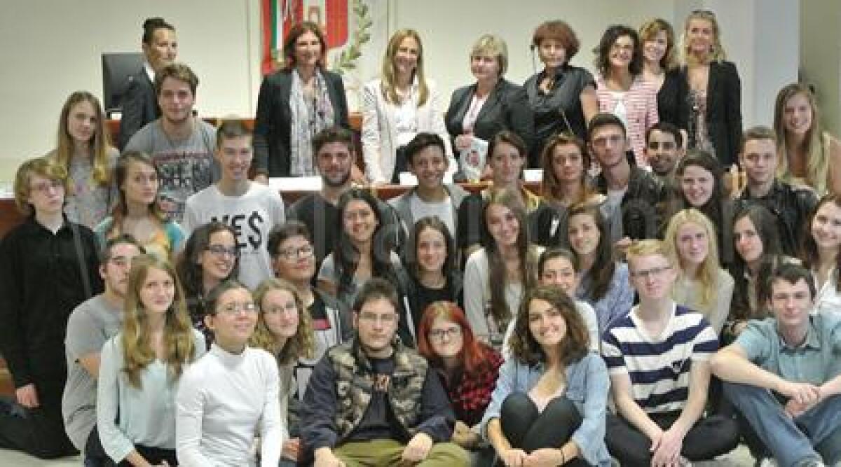 Ricevuti in comune 17 studenti russi, con loro una classe del Liceo G.Cesare - 