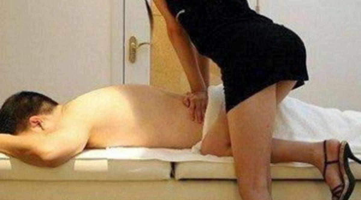 Video: massaggi con sorpresa per clienti facoltosi, arrestata maitresse a Riccione -