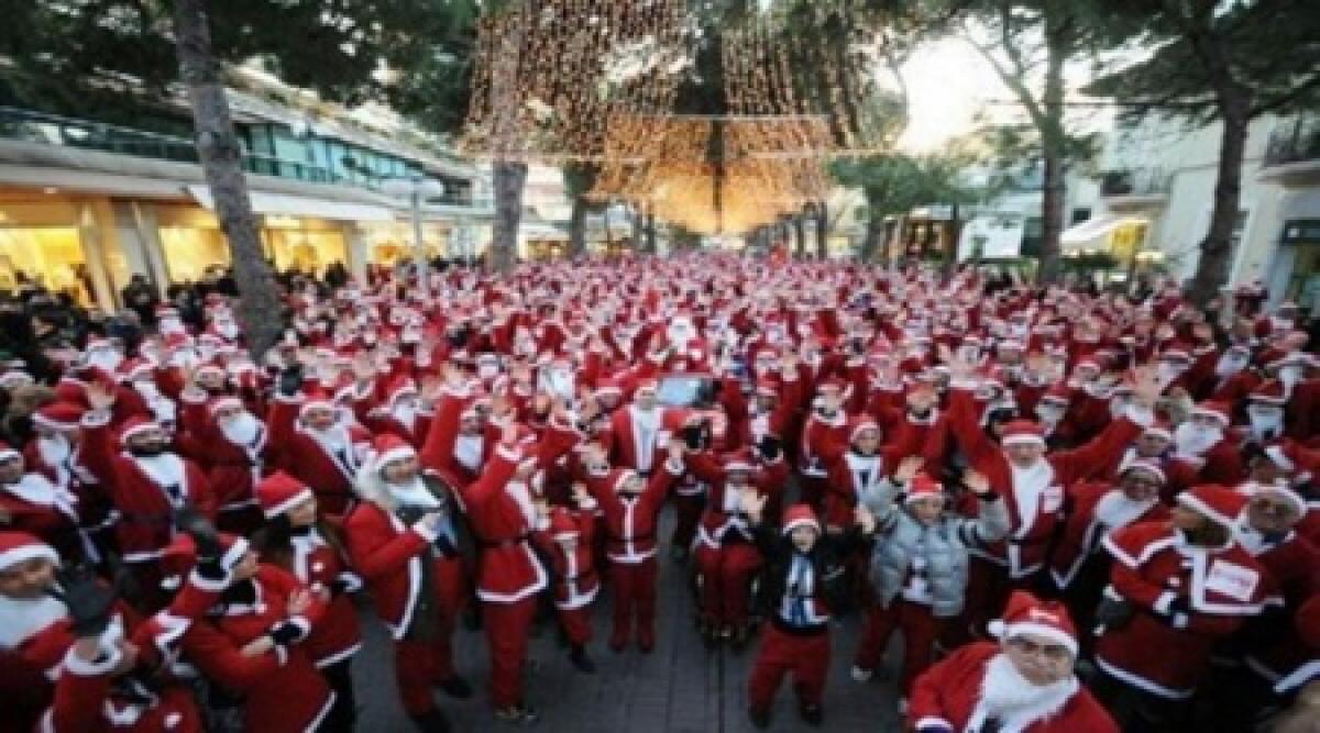 Babbi Natale invadono Riccione: quest'anno camminata, ma anche nordic walking -